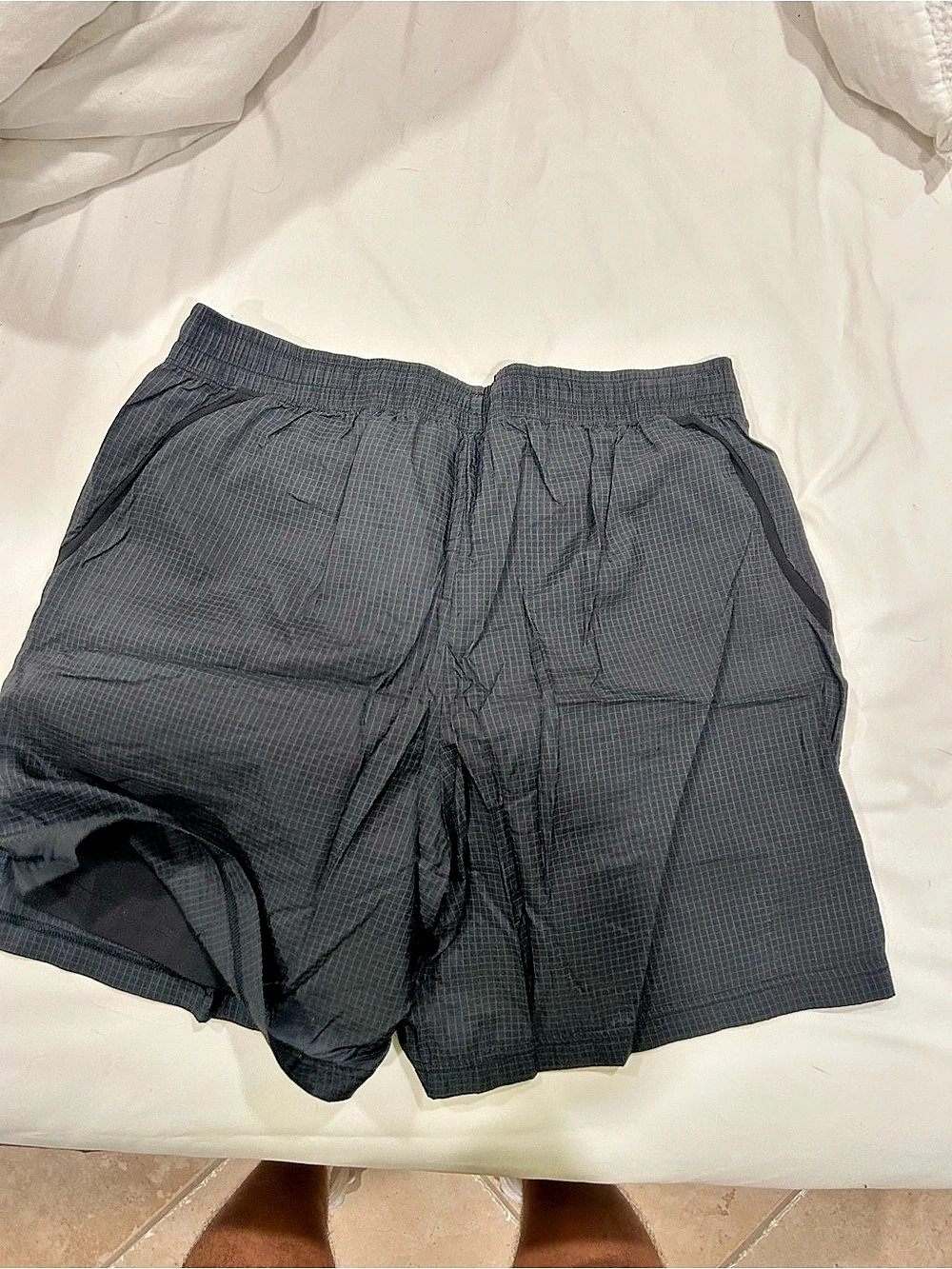 alo Athletic Shorts in Black Like New
